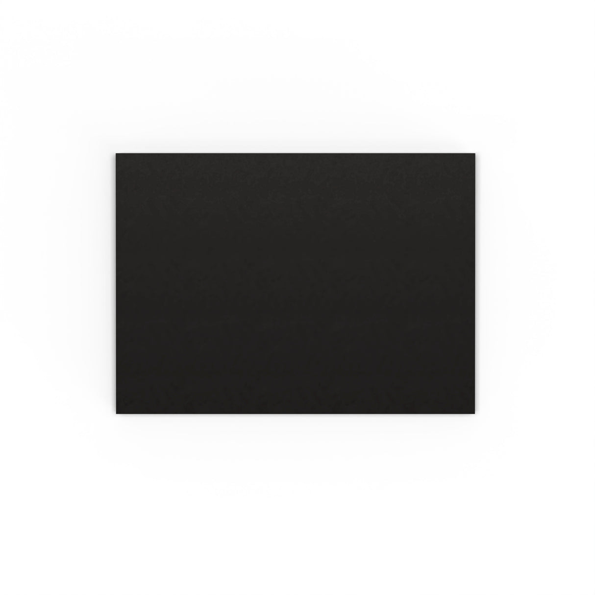 musta kirjekuori 82x113 mm (C7)