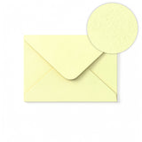 Norsunluunvärinen kirjekuori vasarakuviolla 125 x 175 mm