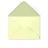 Norsunluunvärinen kirjekuori vasarakuviolla 125 x 175 mm