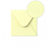 Norsunluunvärinen kirjekuori vasarakuviolla 130 x 130 mm