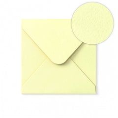 Norsunluunvärinen kirjekuori vasarakuviolla 155x155 mm