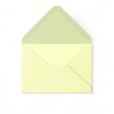 Norsunluunvärinen kirjekuori vasarakuviolla 65x94 mm