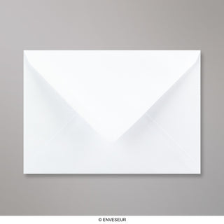 Valkoinen kudottupaperinen kirjekuori 114x162 mm (C6)