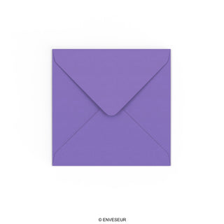 130x130 mm purppuran värinen kirjekuori