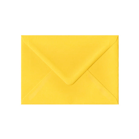 133x184 mm päällä keltainen