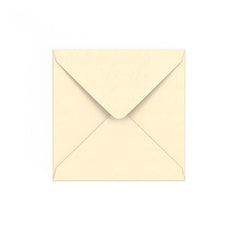 Kirjekuori magnolianvärinen 140 x 140 mm