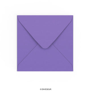 purppuran värinen kirjekuori 155x155 mm