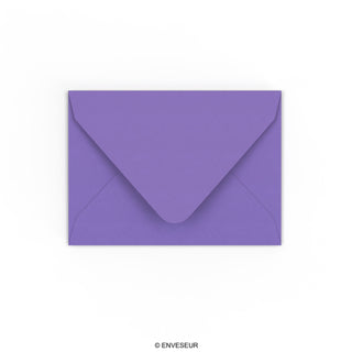 purppuran värinen kirjekuori 82x113 mm (C7)