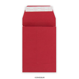 Tummanpunainen sivulevikkeellinen läpällinen kirjekuori 162x114x25 mm (C6)